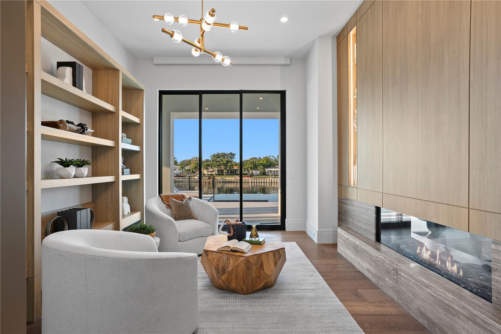 Image 14 of 44 For 1075 31st Terrace Ne