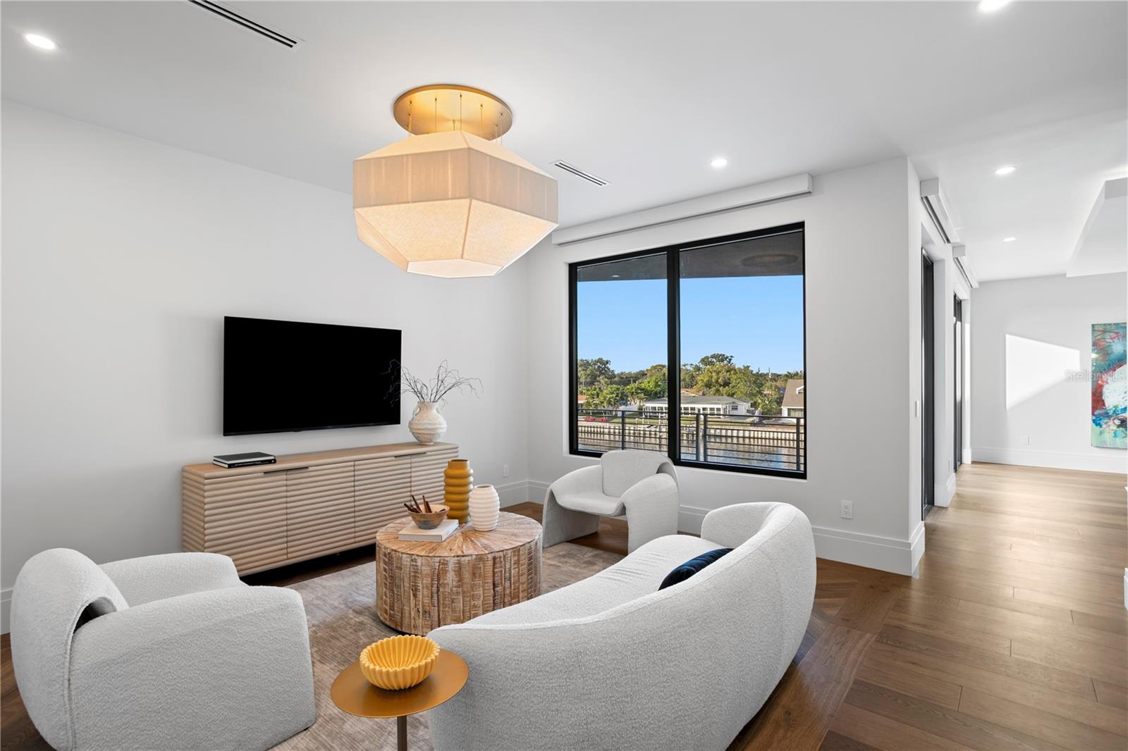 Image 17 of 44 For 1075 31st Terrace Ne