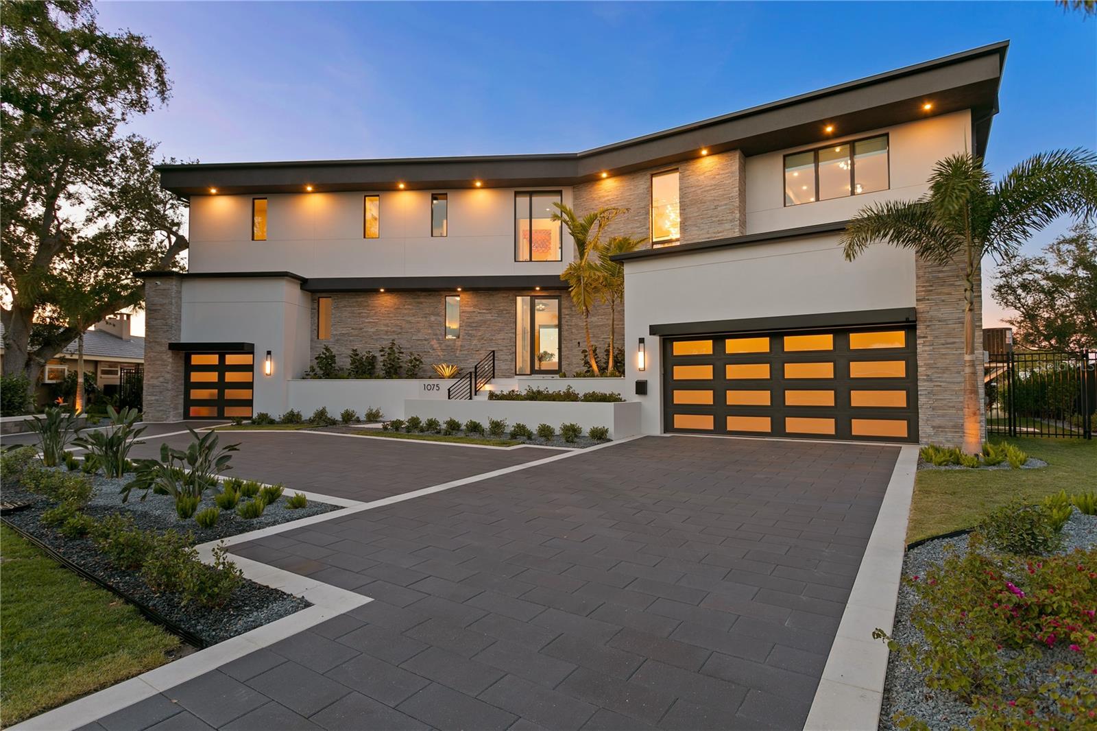 Image 2 of 44 For 1075 31st Terrace Ne