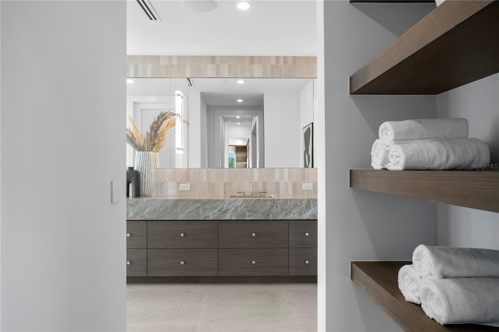 Image 21 of 44 For 1075 31st Terrace Ne