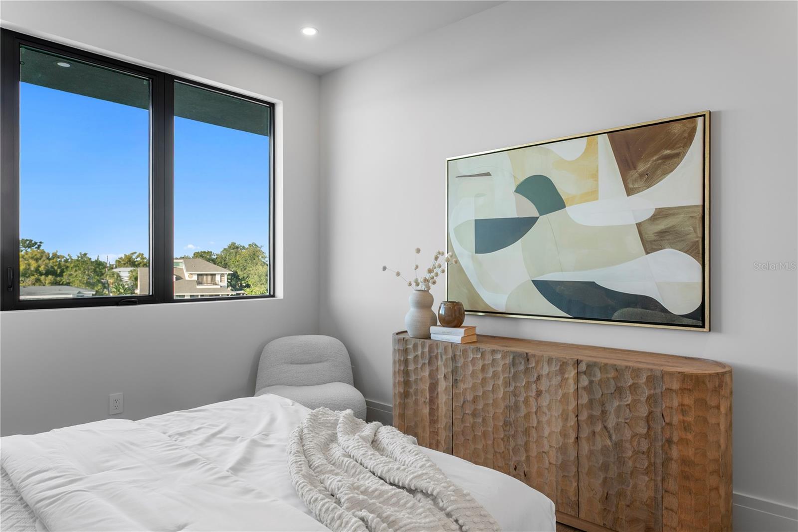 Image 27 of 44 For 1075 31st Terrace Ne