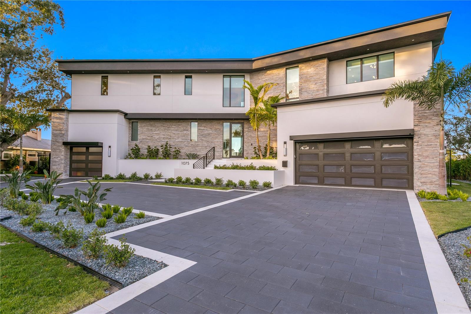 Image 36 of 44 For 1075 31st Terrace Ne