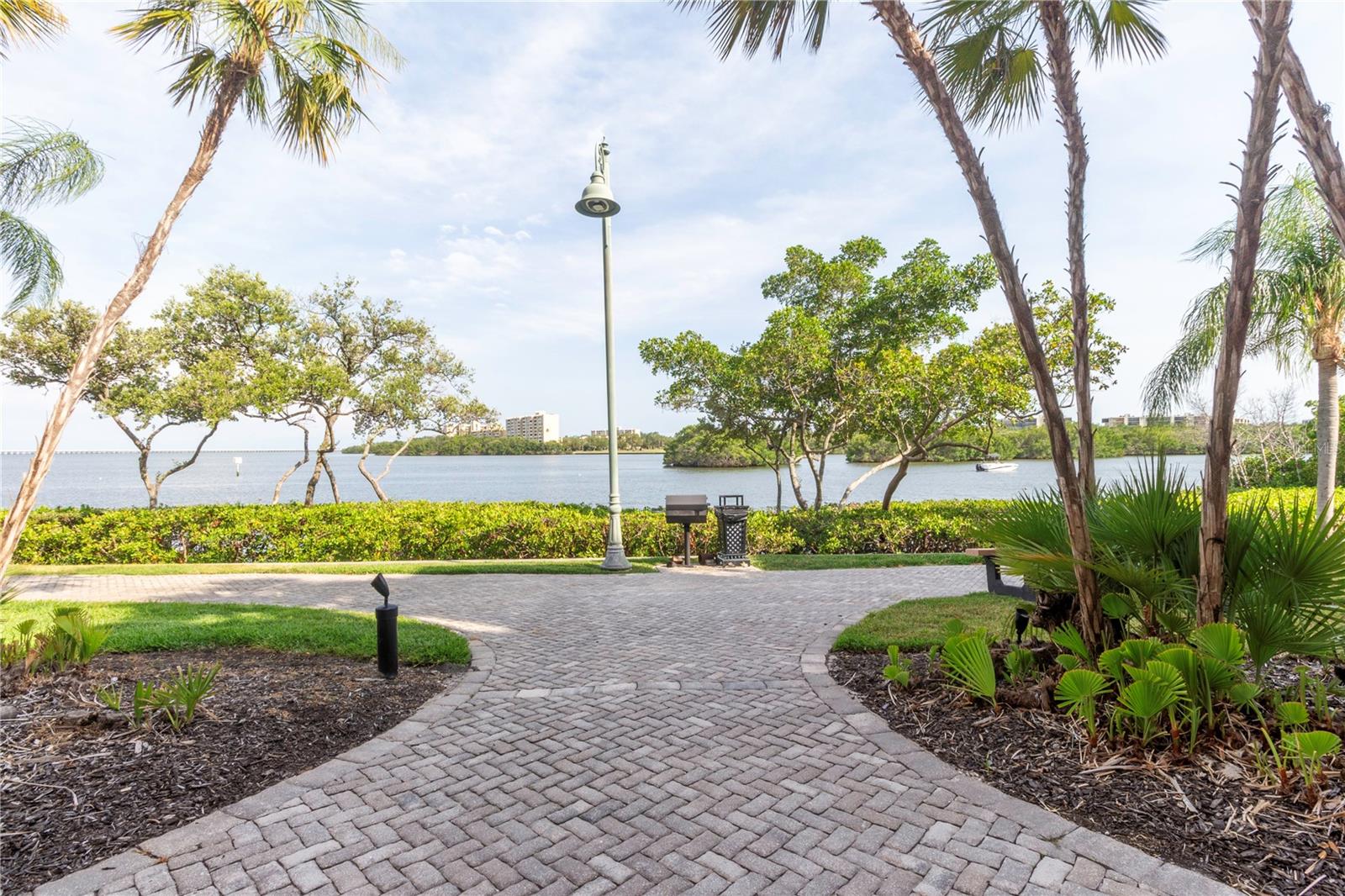 Image 20 of 23 For 2739 Via Capri  1011