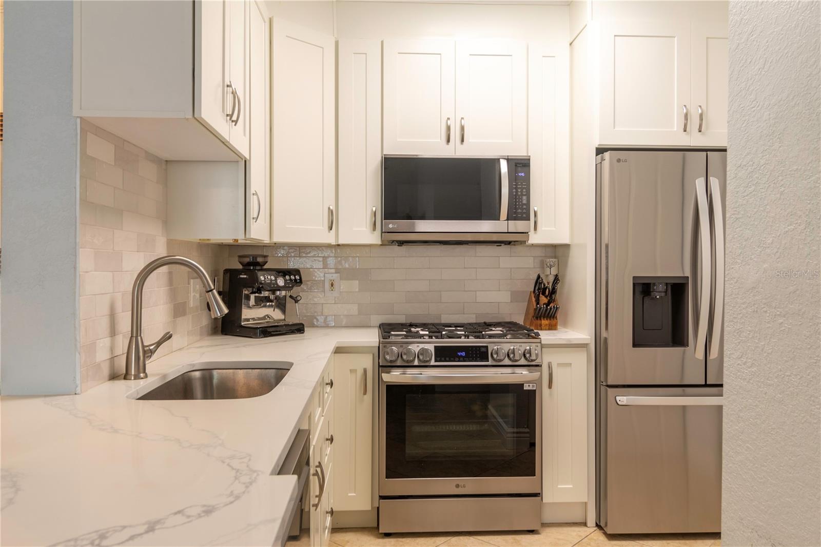 Image 7 of 23 For 2739 Via Capri  1011