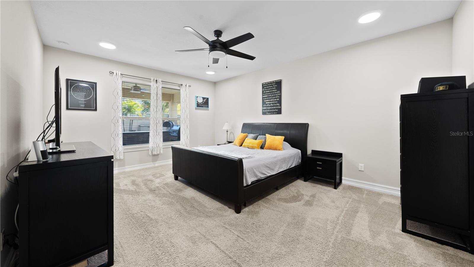 Image 27 of 60 For 13085 Utopia Loop