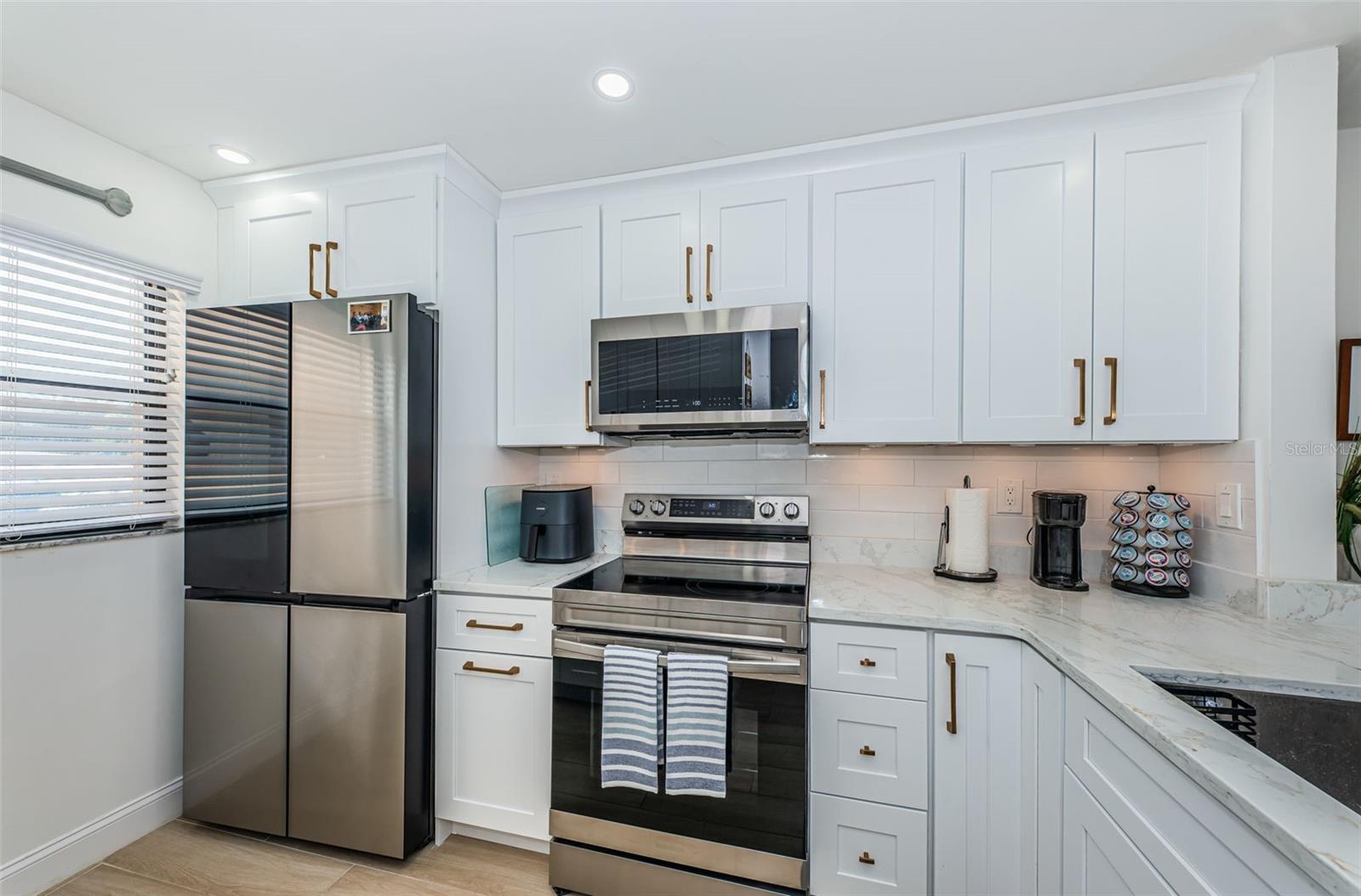 Image 10 of 65 For 6051 Sun Boulevard 103