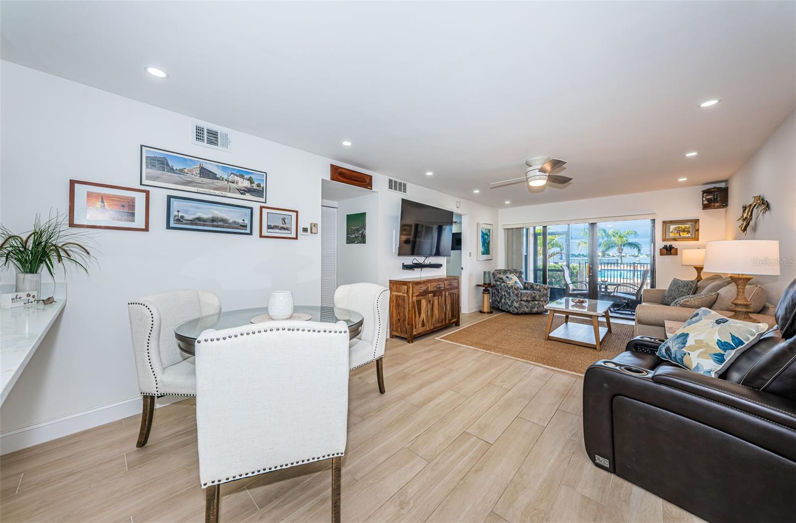 Image 14 of 65 For 6051 Sun Boulevard 103