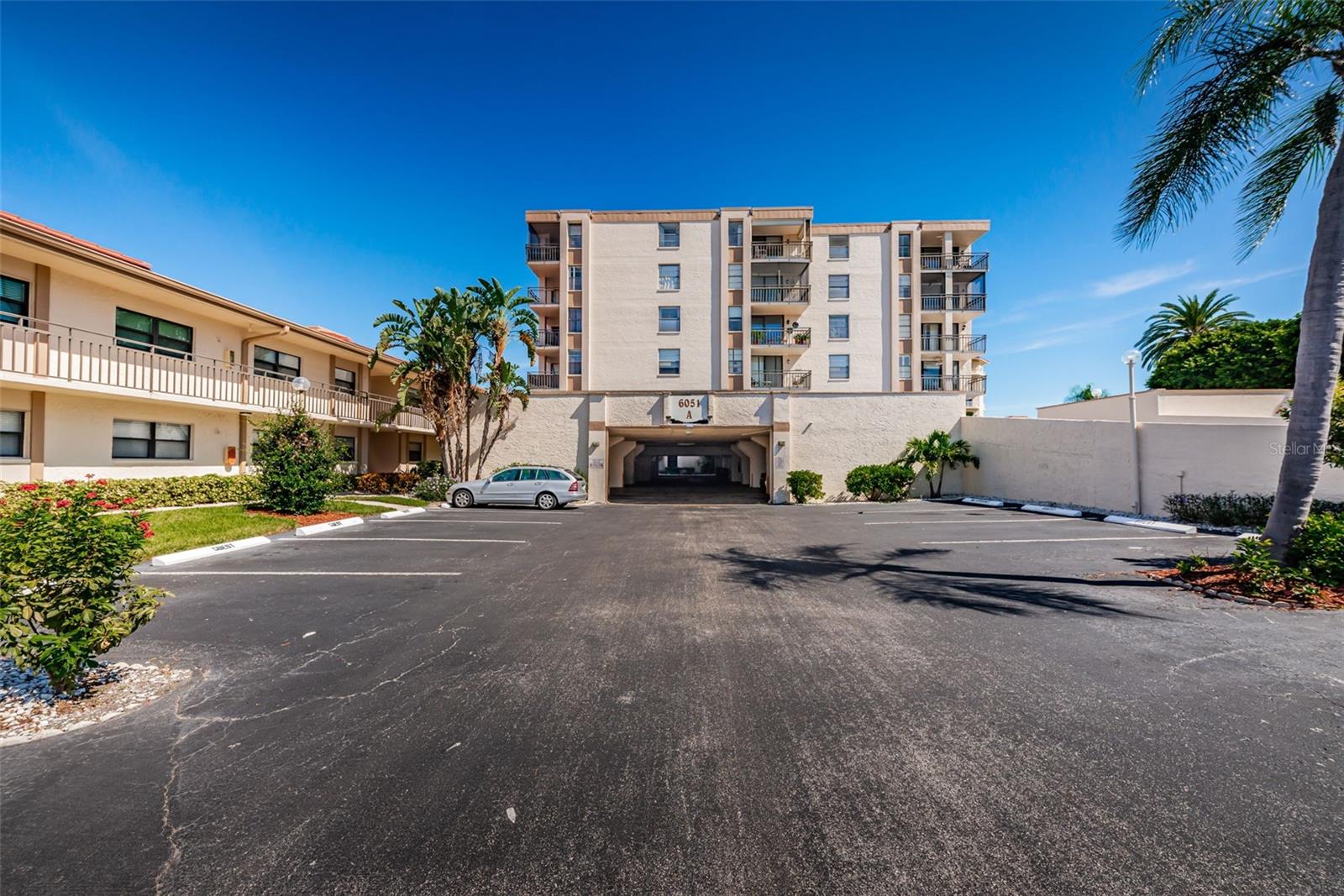 Image 2 of 65 For 6051 Sun Boulevard 103