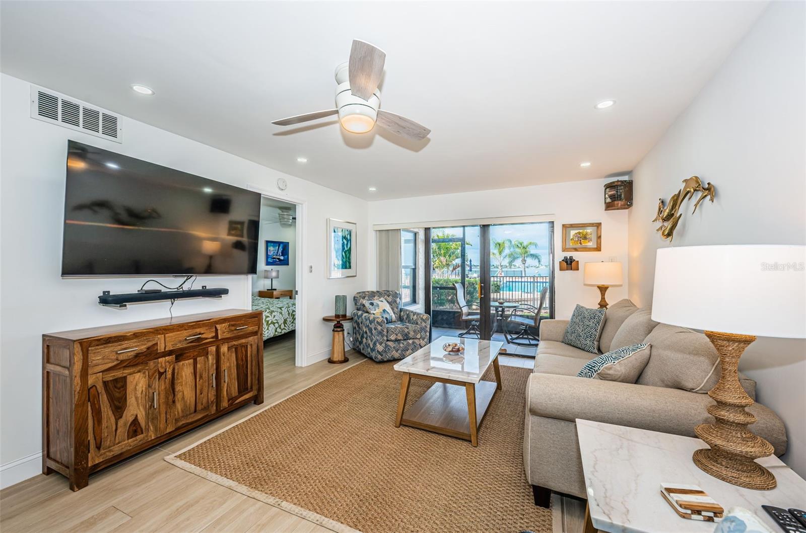 Image 20 of 65 For 6051 Sun Boulevard 103