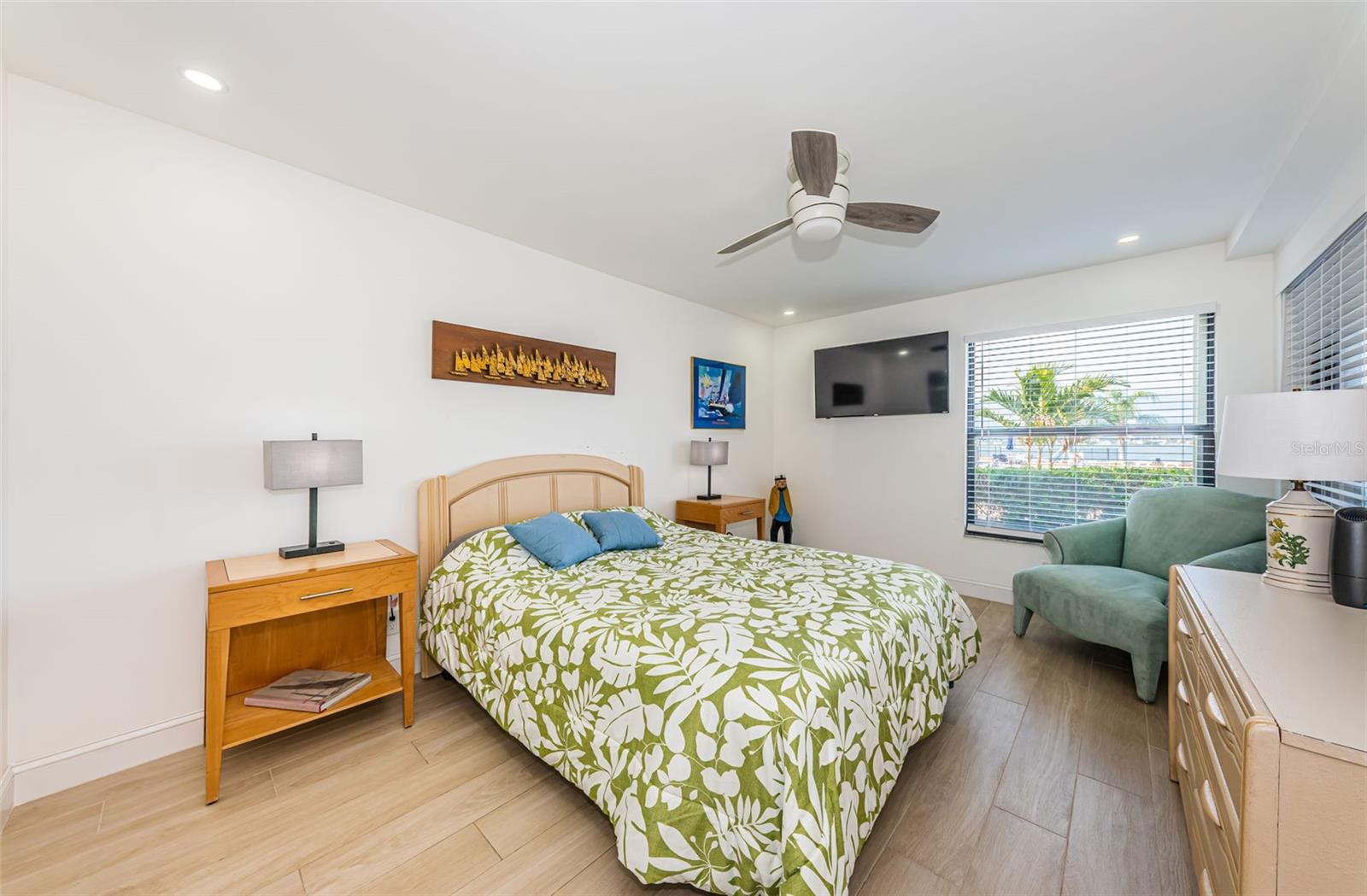 Image 21 of 65 For 6051 Sun Boulevard 103