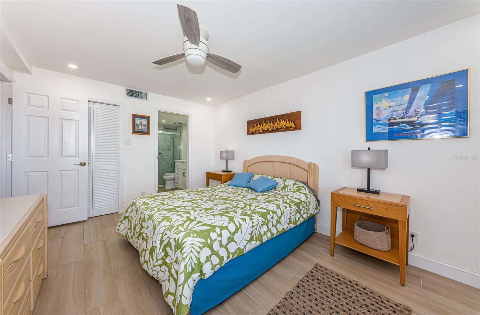 Image 23 of 65 For 6051 Sun Boulevard 103