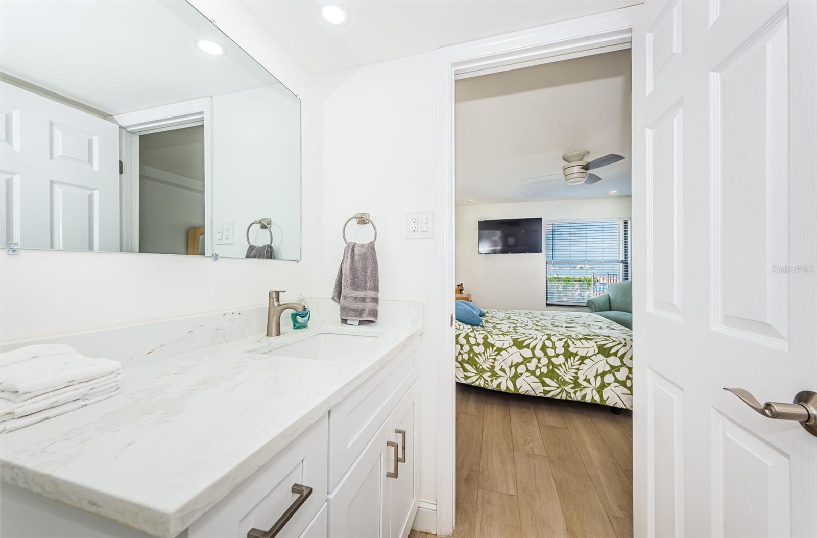 Image 25 of 65 For 6051 Sun Boulevard 103