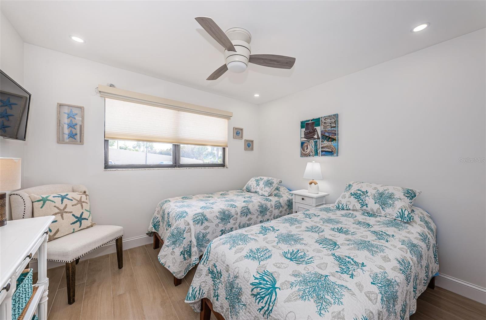 Image 28 of 65 For 6051 Sun Boulevard 103