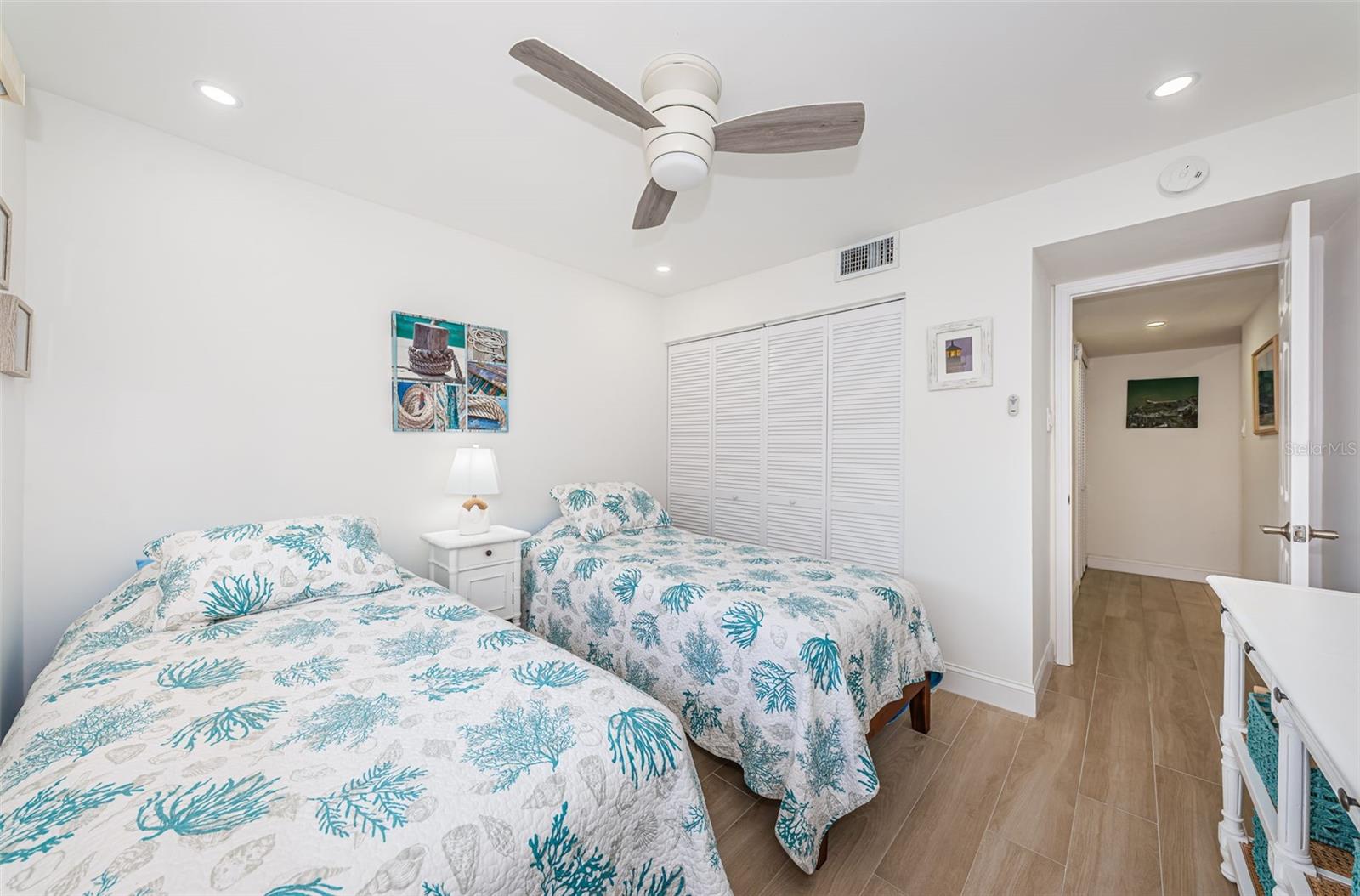 Image 29 of 65 For 6051 Sun Boulevard 103