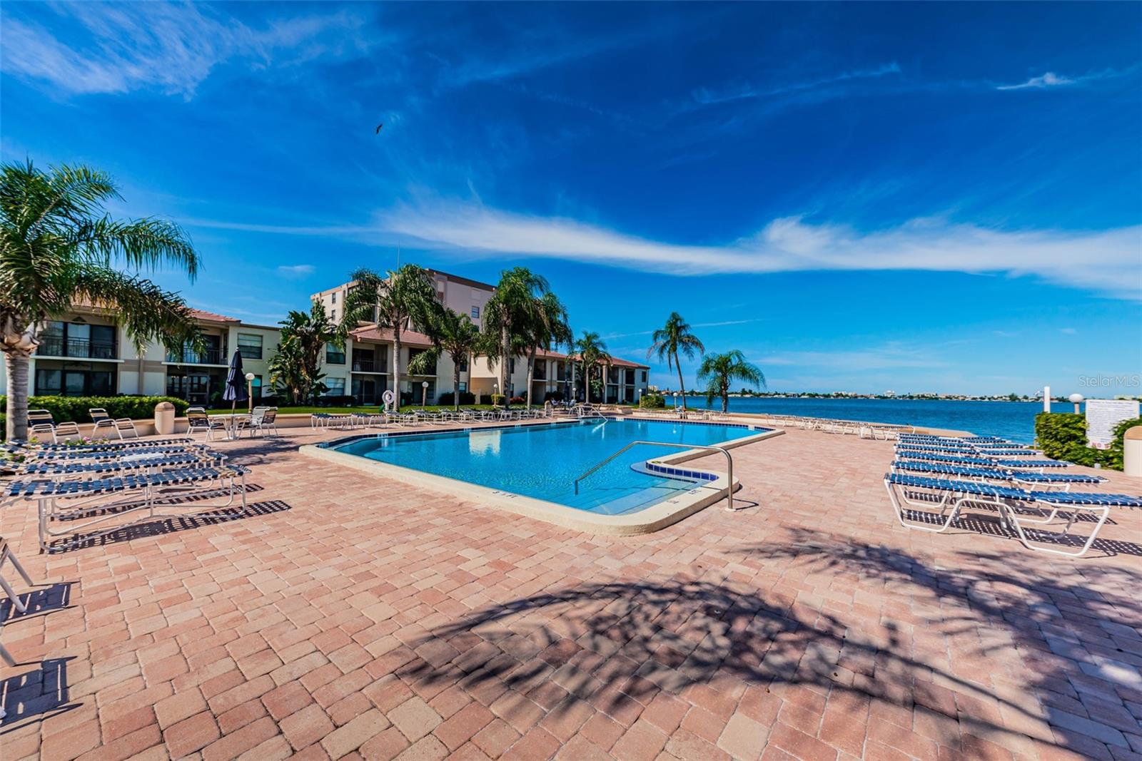 Image 40 of 65 For 6051 Sun Boulevard 103