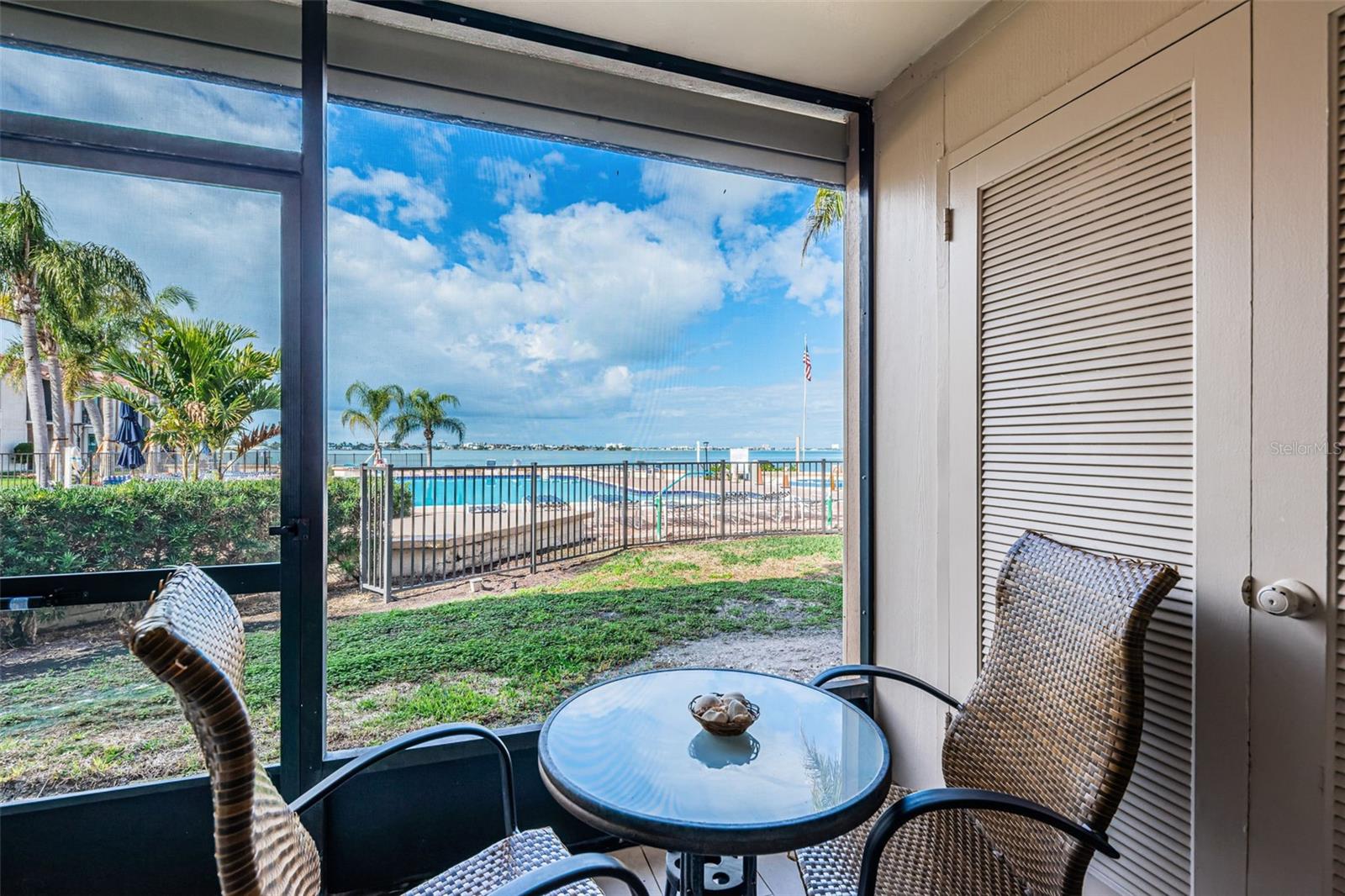 Image 6 of 65 For 6051 Sun Boulevard 103