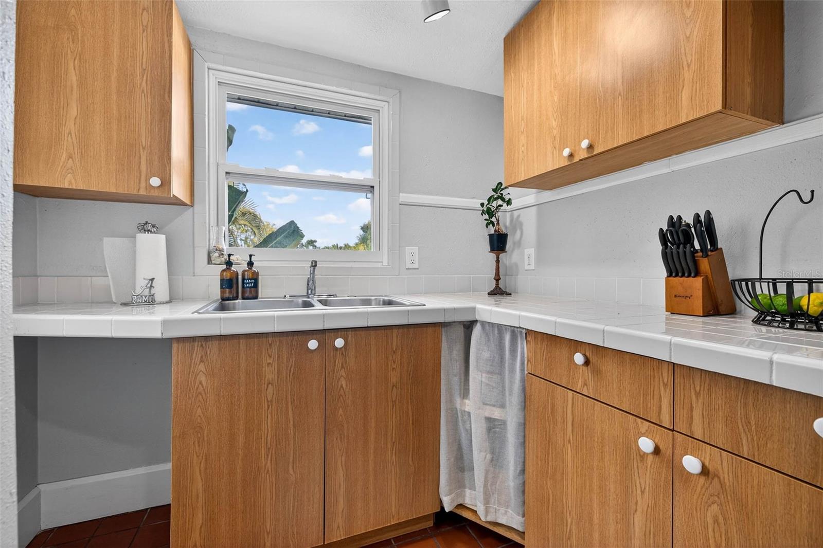 Image 21 of 33 For 718 26th Avenue N