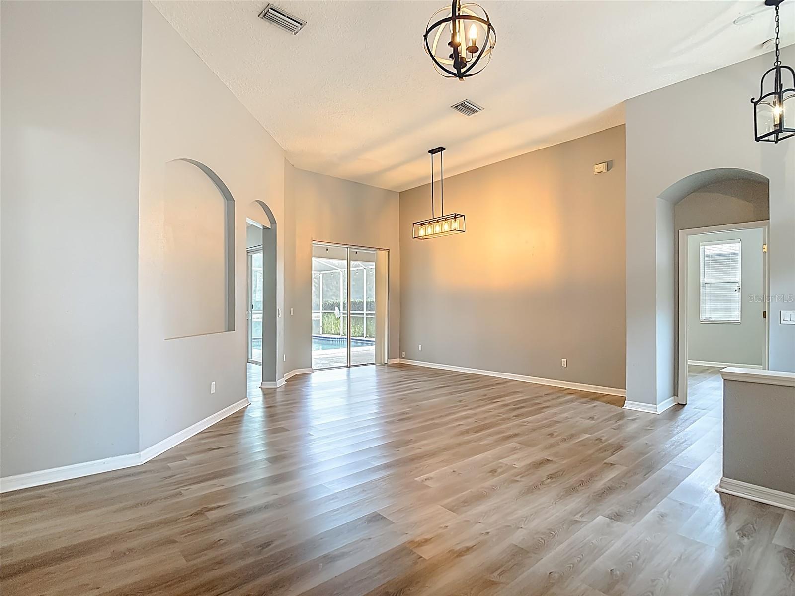 Image 14 of 87 For 8521 Bramwell Way