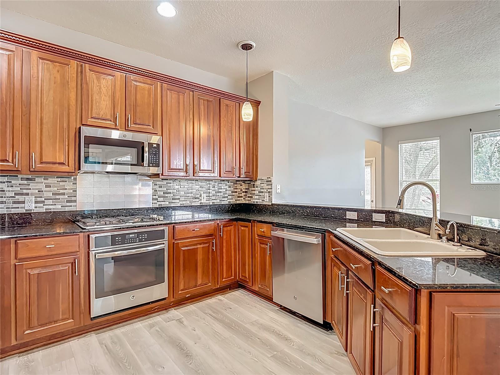 Image 22 of 87 For 8521 Bramwell Way