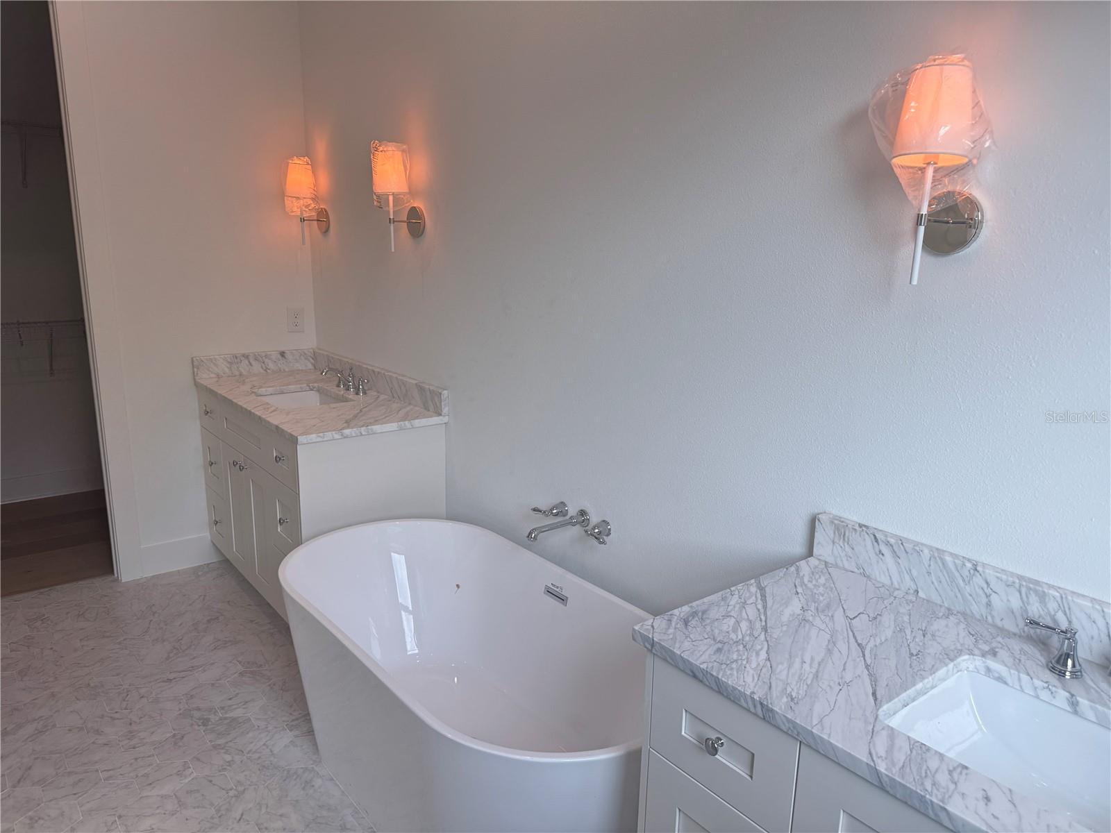 Listing photo id 10 for 3301 Iowa  