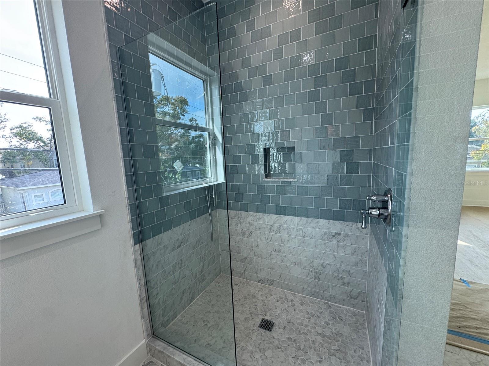 Listing photo id 11 for 3301 Iowa  