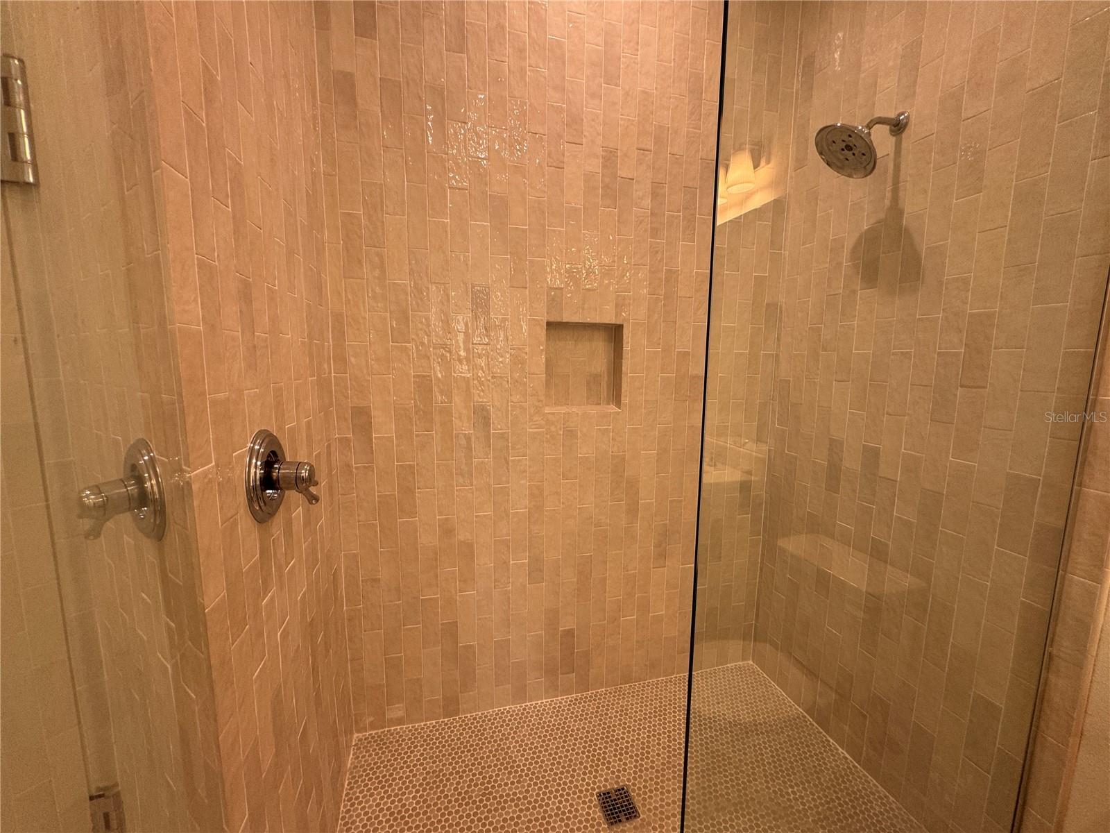 Listing photo id 13 for 3301 Iowa  