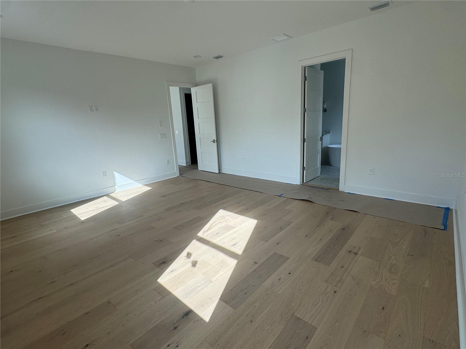 Listing photo id 19 for 3301 Iowa  