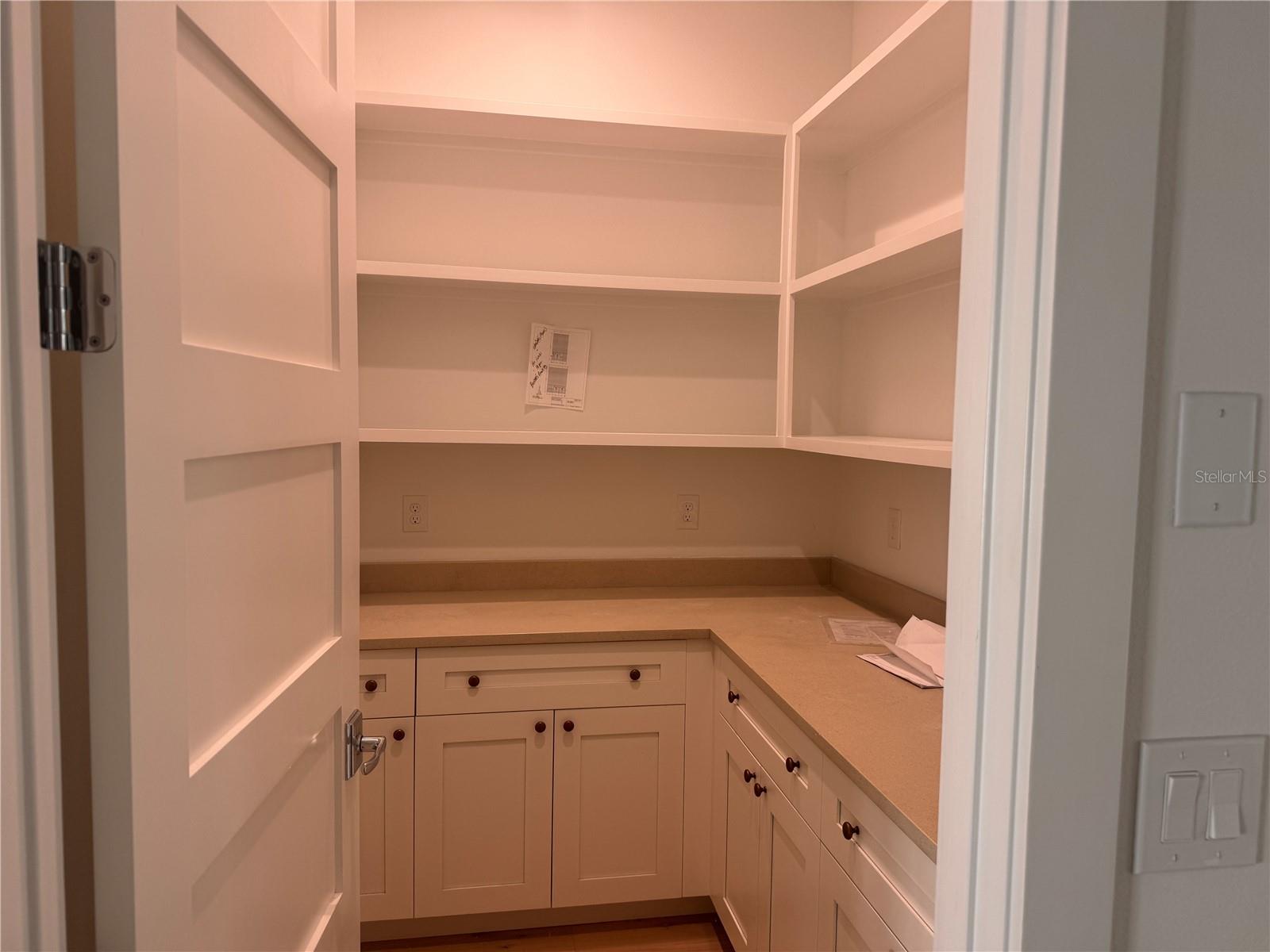 Listing photo id 5 for 3301 Iowa  