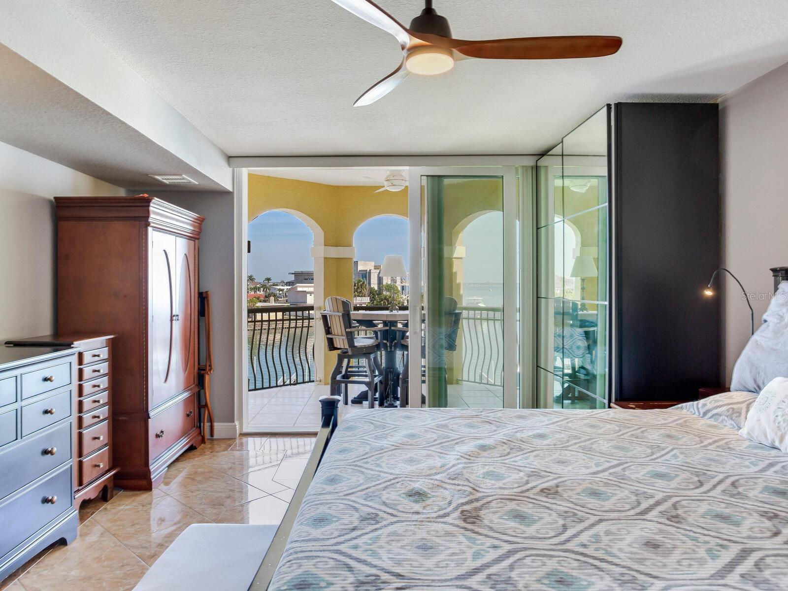 Image 41 of 92 For 5353 Gulf Boulevard B202