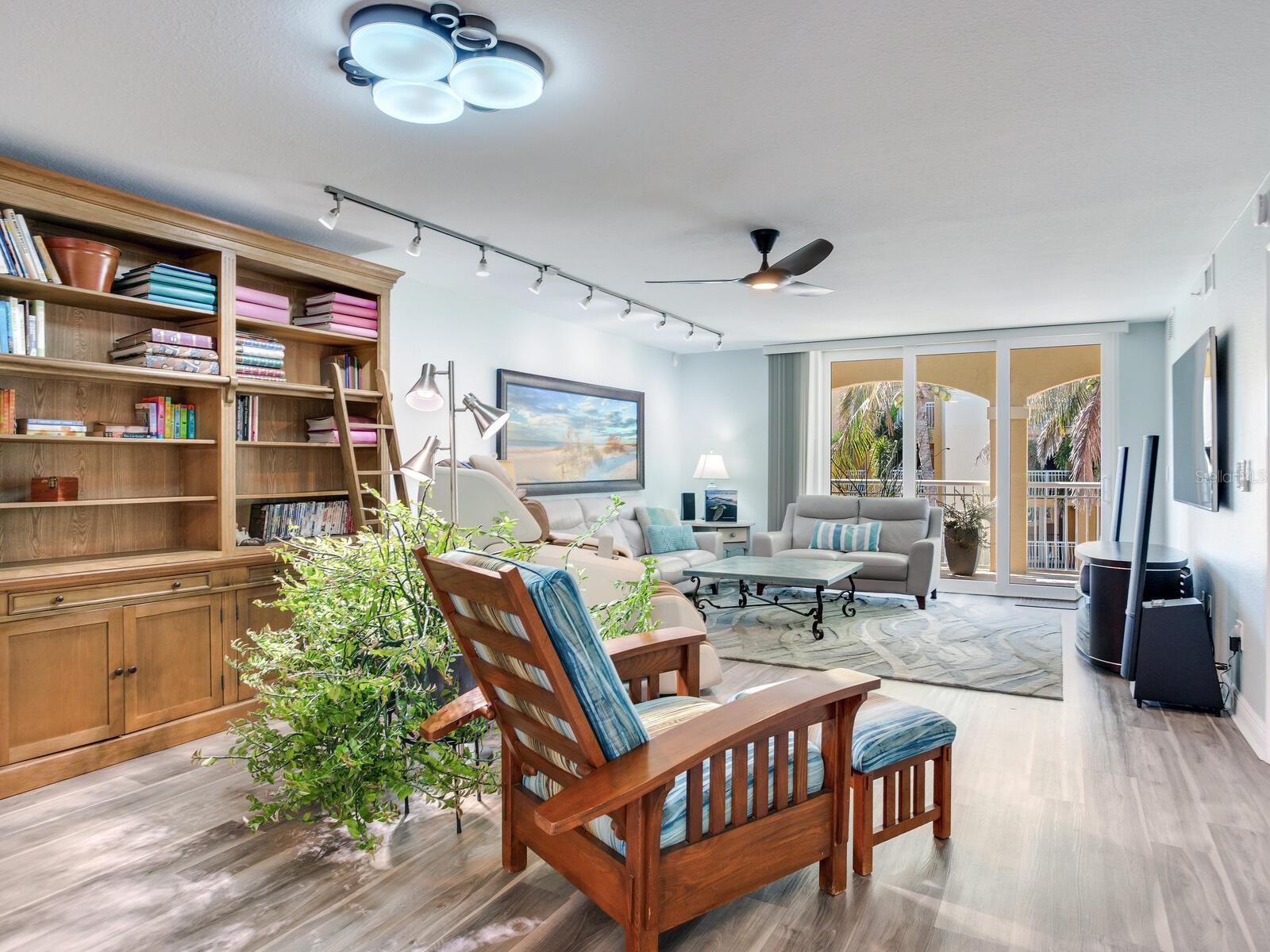 Image 9 of 92 For 5353 Gulf Boulevard B202