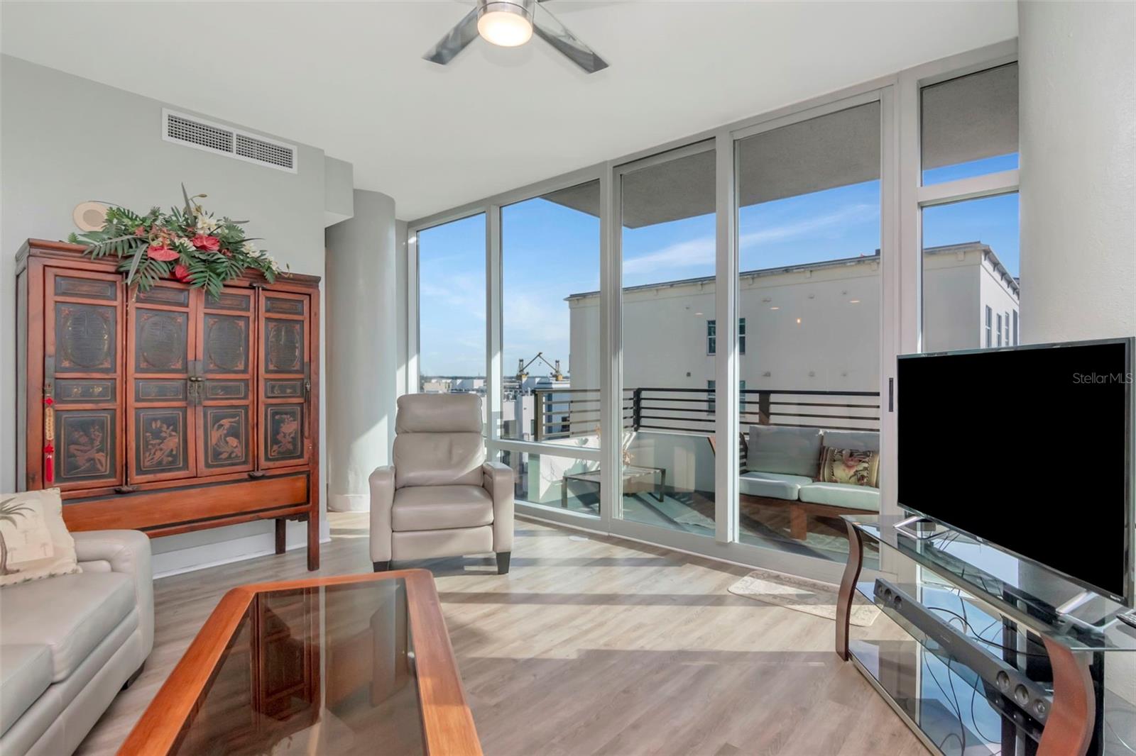 Listing photo id 8 for 1208 Kennedy  #914