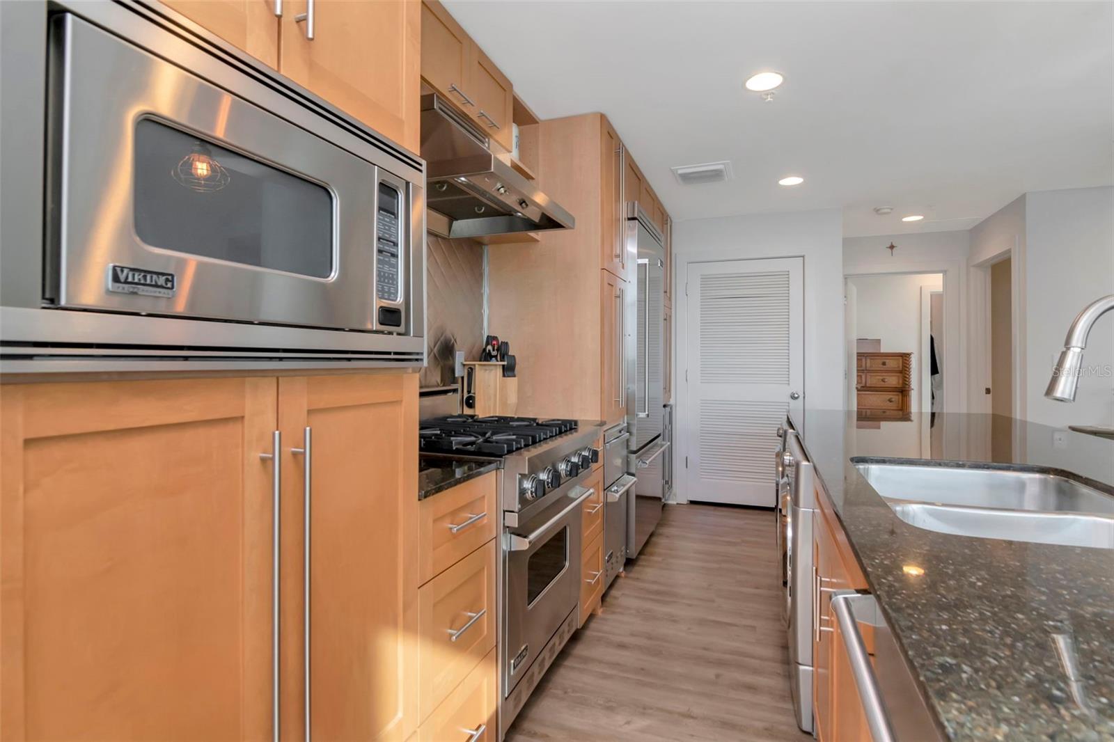 Listing photo id 14 for 1208 Kennedy  #914