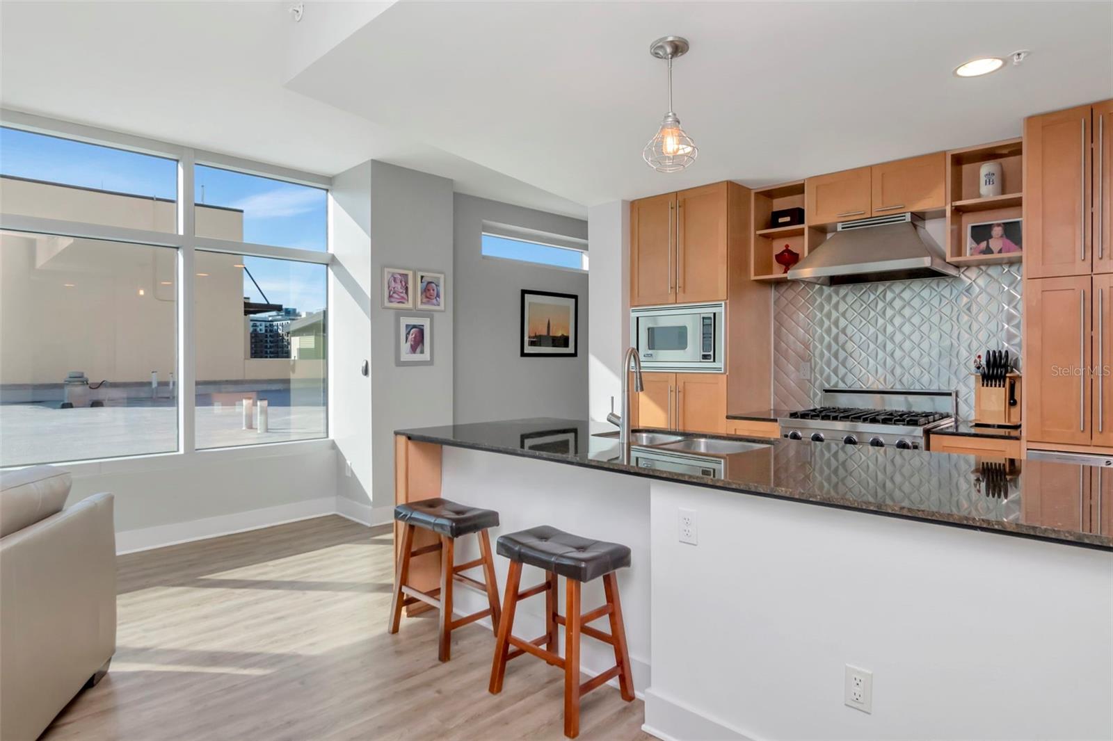 Listing photo id 16 for 1208 Kennedy  #914