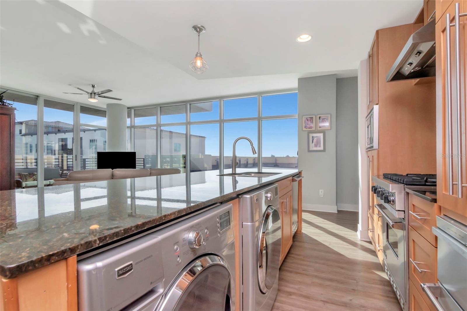 Listing photo id 19 for 1208 Kennedy  #914