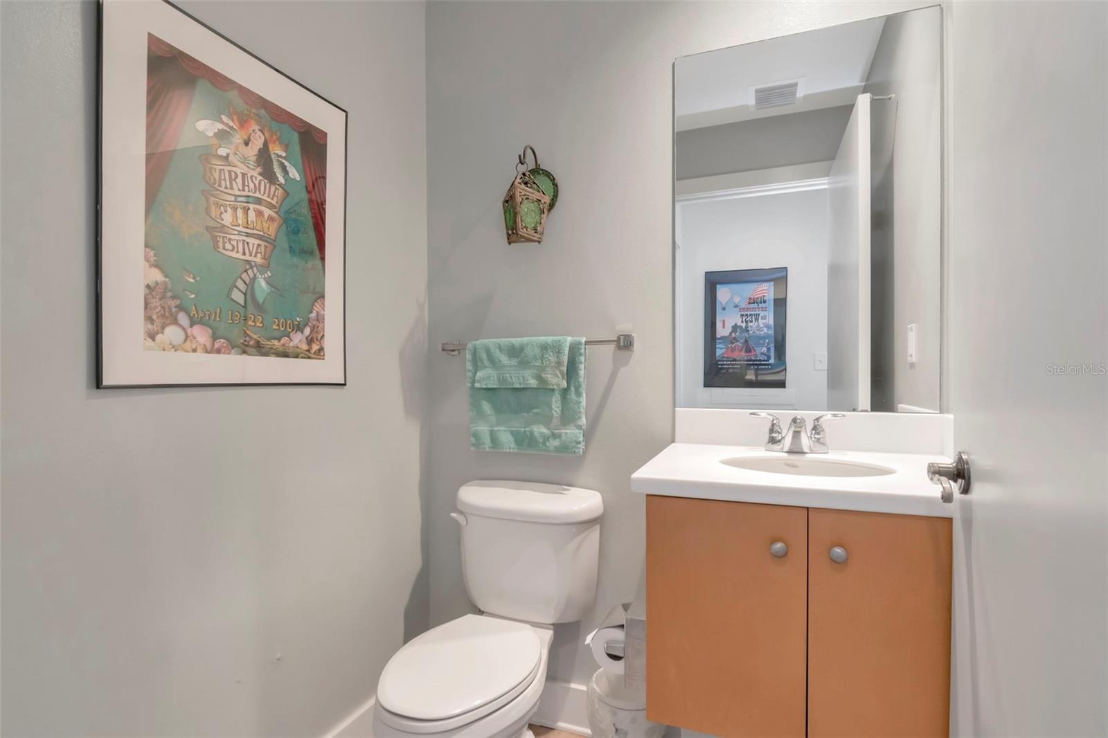 Listing photo id 21 for 1208 Kennedy  #914