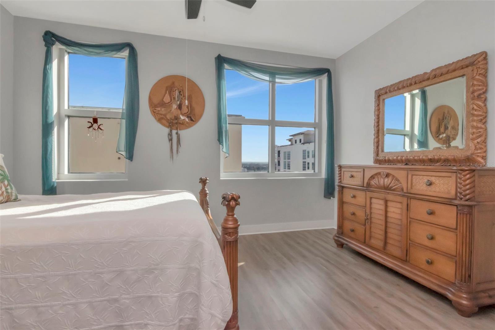 Listing photo id 24 for 1208 Kennedy  #914