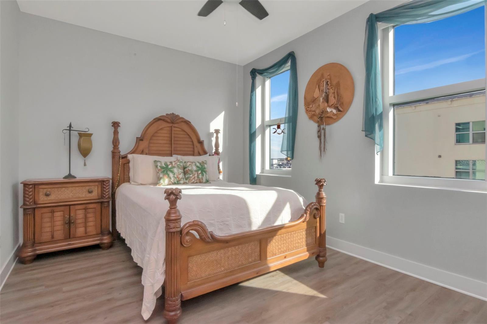 Listing photo id 25 for 1208 Kennedy  #914