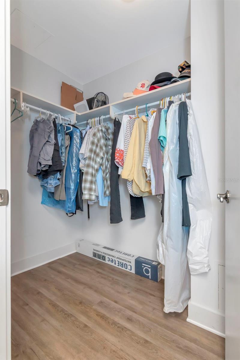 Listing photo id 28 for 1208 Kennedy  #914