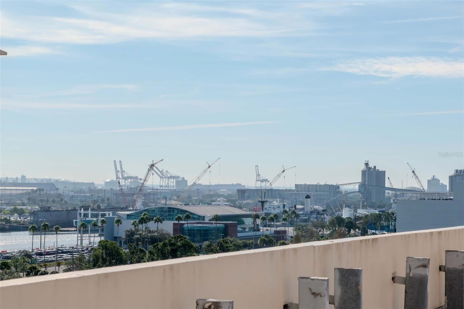 Listing photo id 52 for 1208 Kennedy  #914