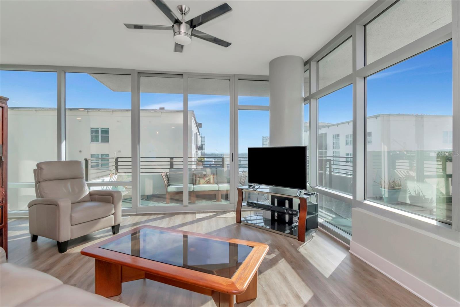 Listing photo id 7 for 1208 Kennedy  #914