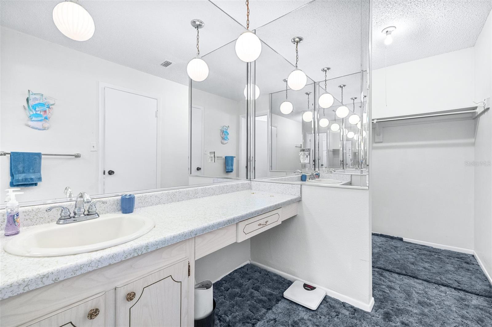 Image 27 of 66 For 1706 Belleair Forest Drive 336