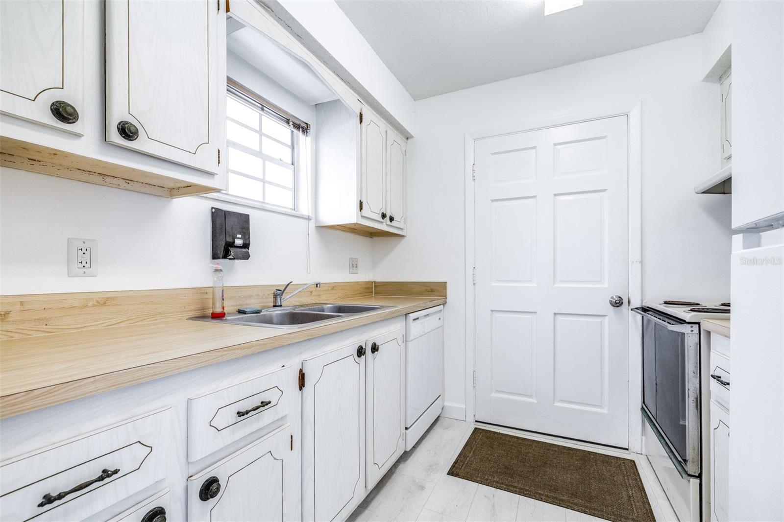 Image 42 of 66 For 1706 Belleair Forest Drive 336