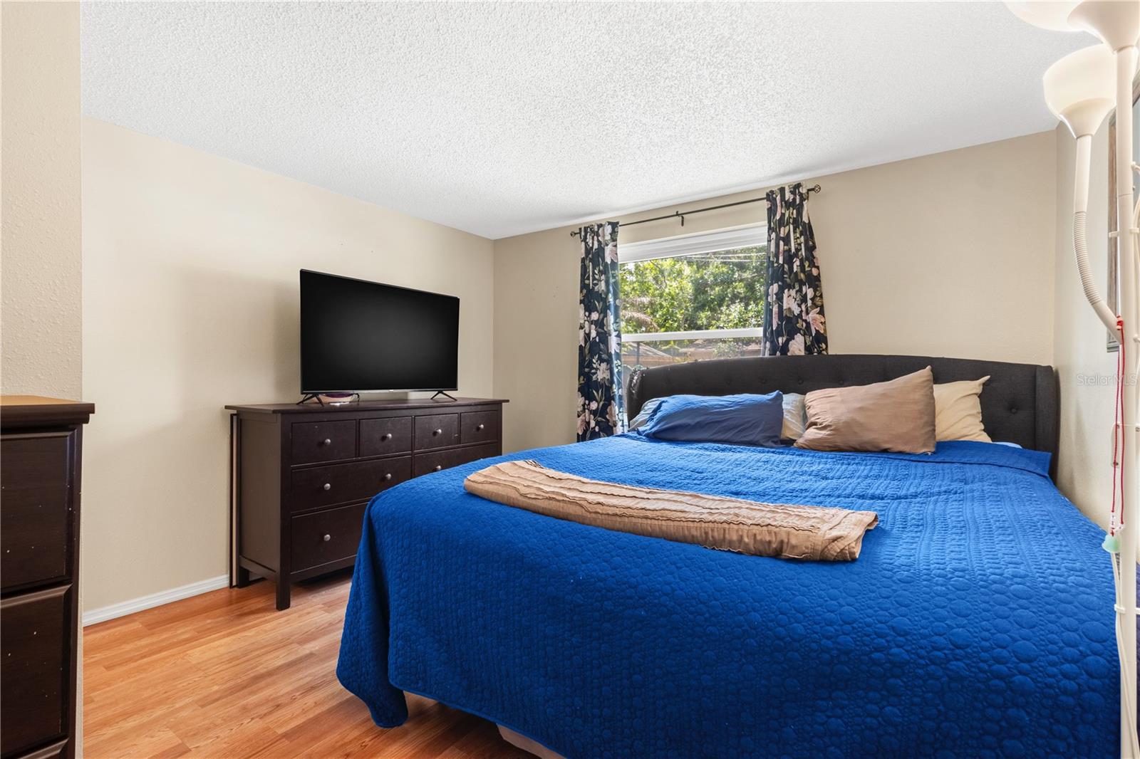 Listing photo id 8 for 2646 61 Avenue N