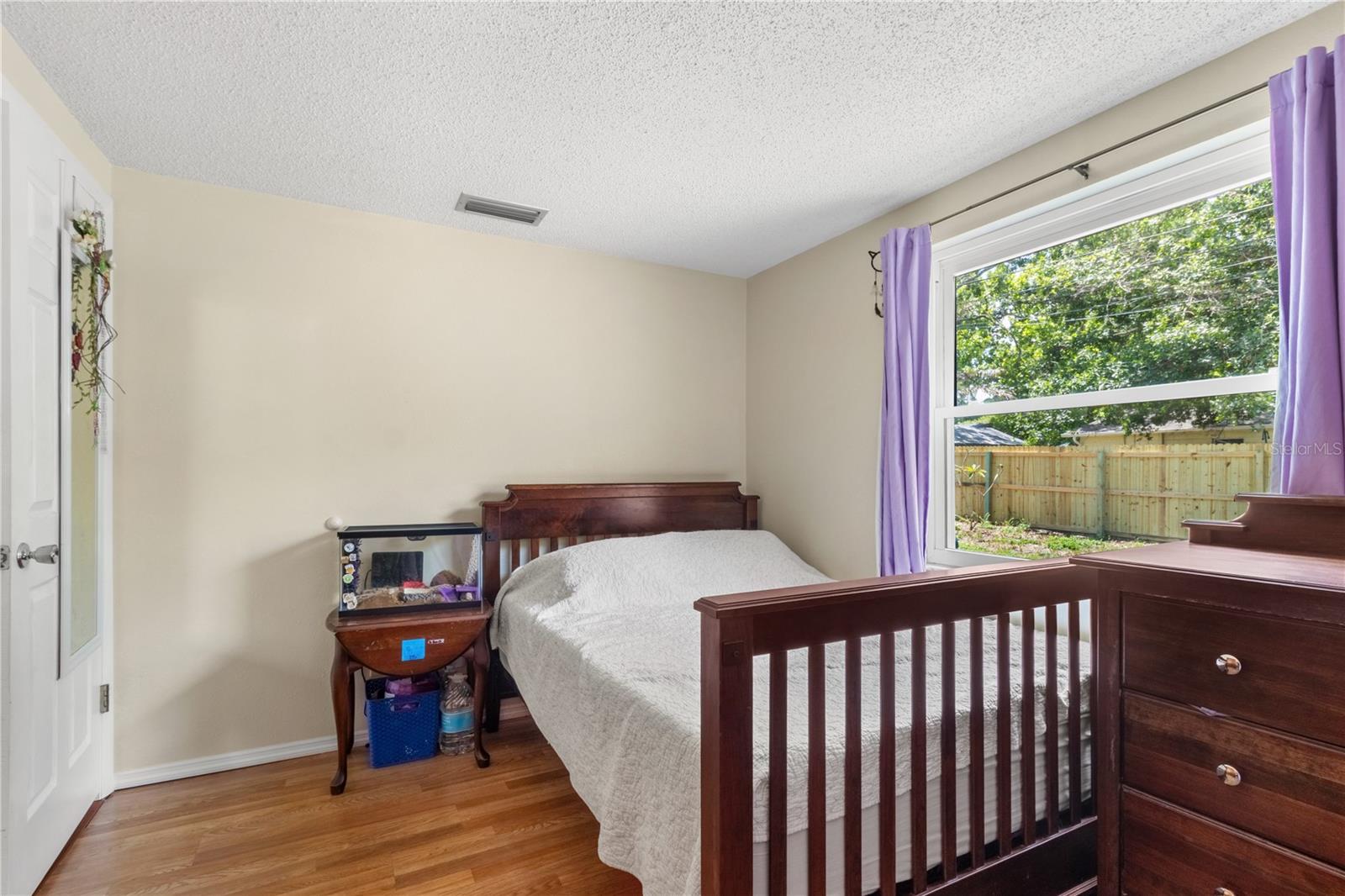 Listing photo id 18 for 2646 61 Avenue N