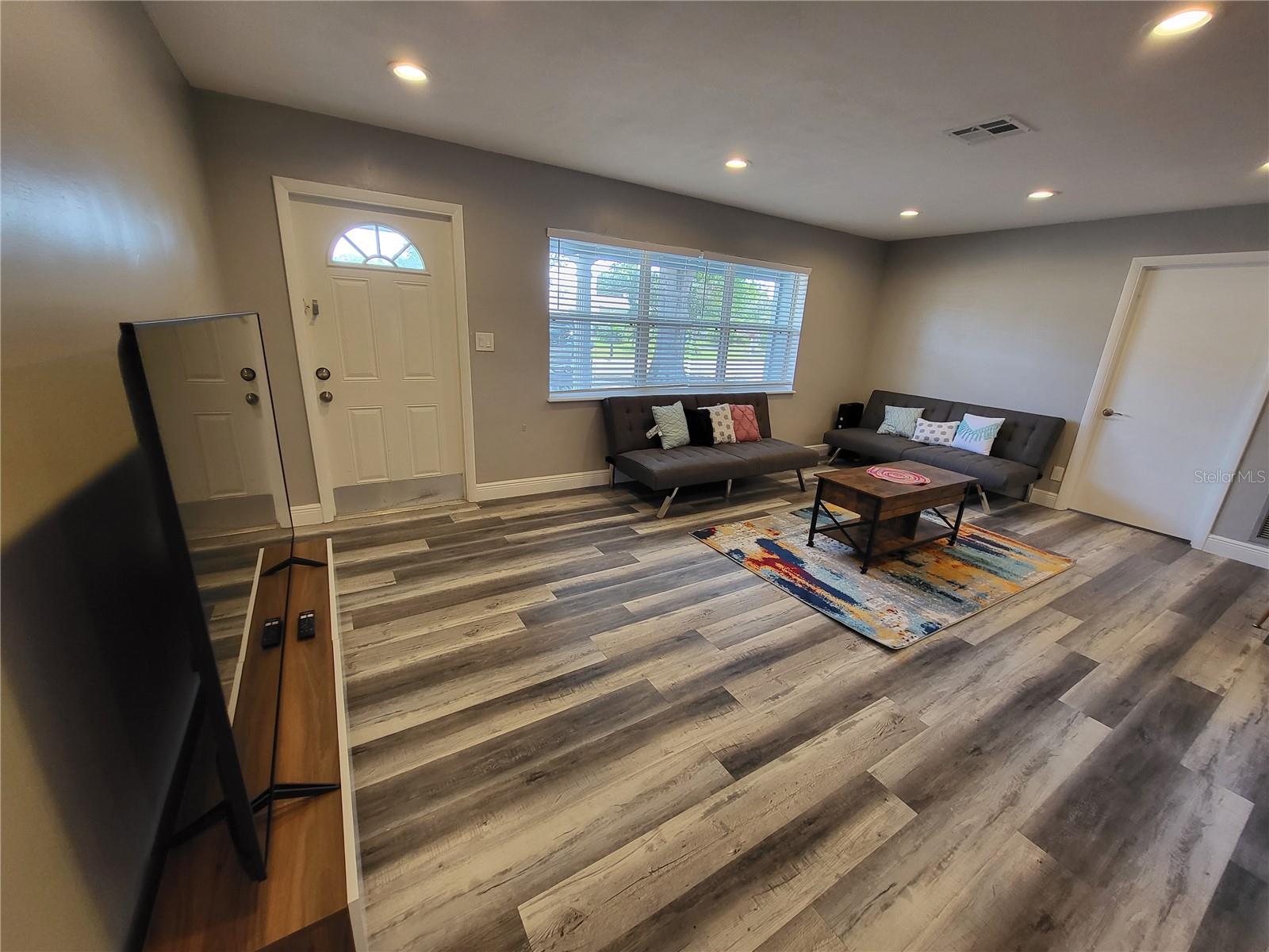 Image 10 of 27 For 5624 Lime Way A