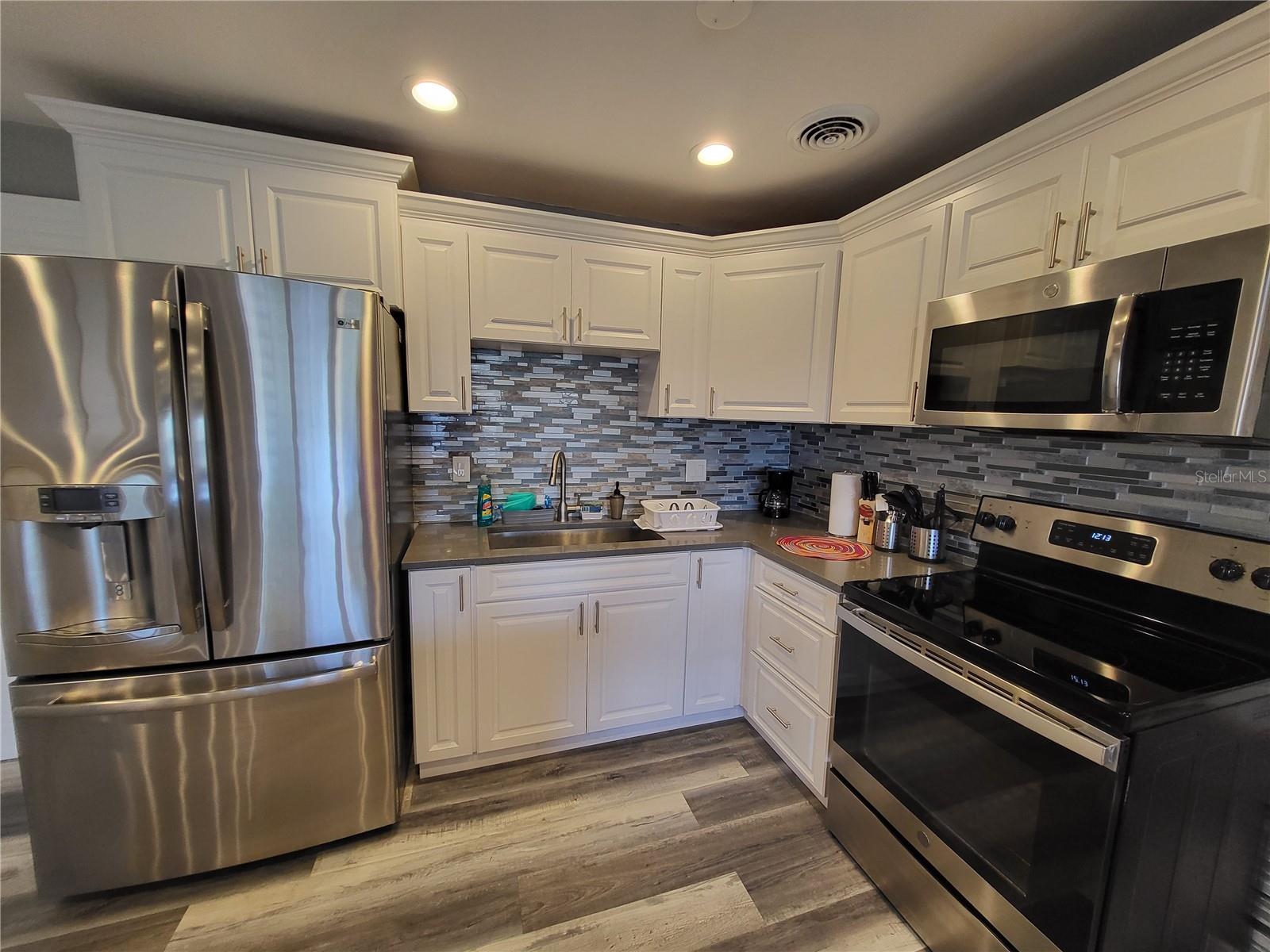 Image 12 of 27 For 5624 Lime Way A