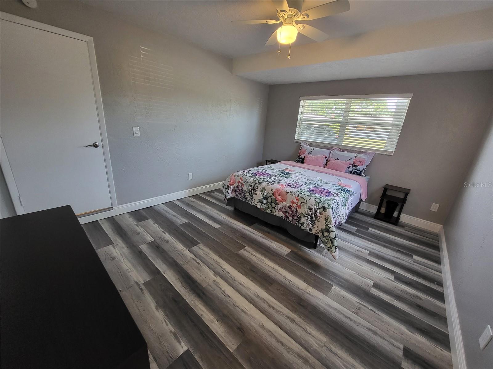 Image 15 of 27 For 5624 Lime Way A