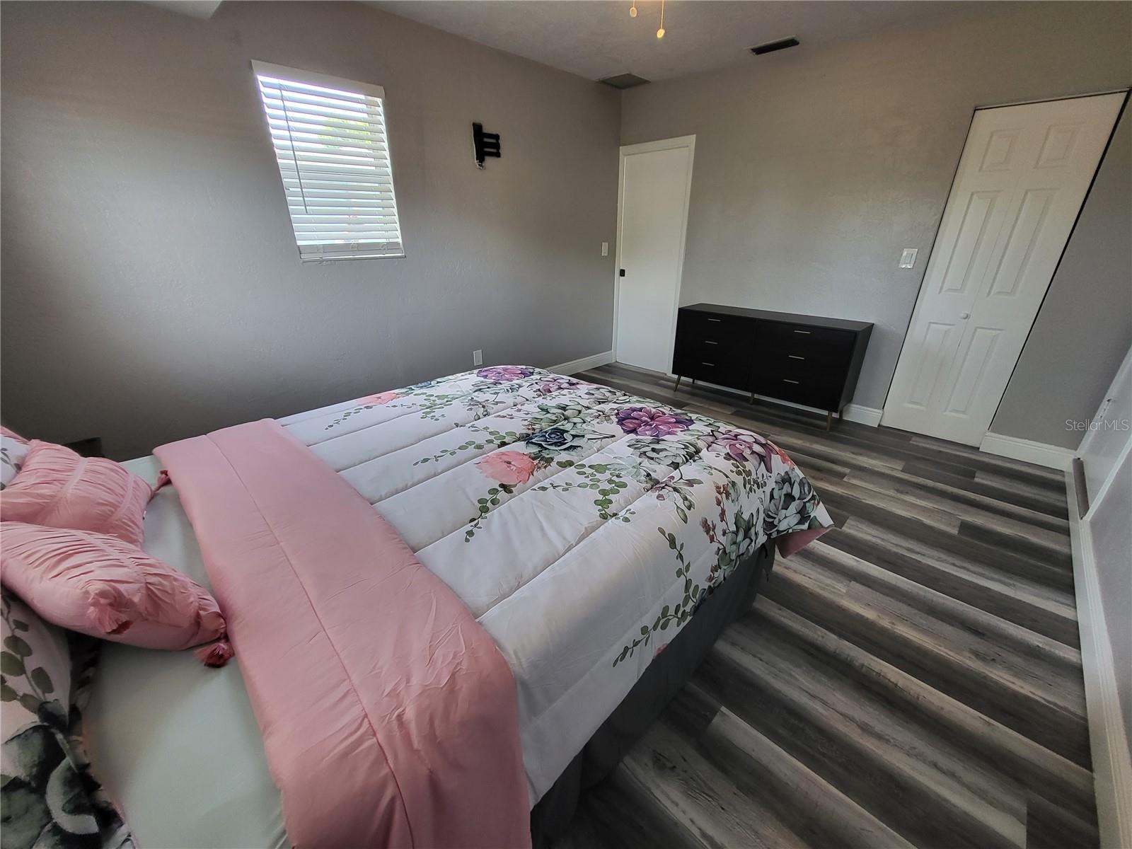 Image 16 of 27 For 5624 Lime Way A