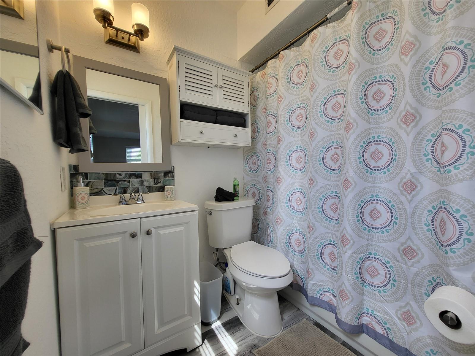 Image 17 of 27 For 5624 Lime Way A