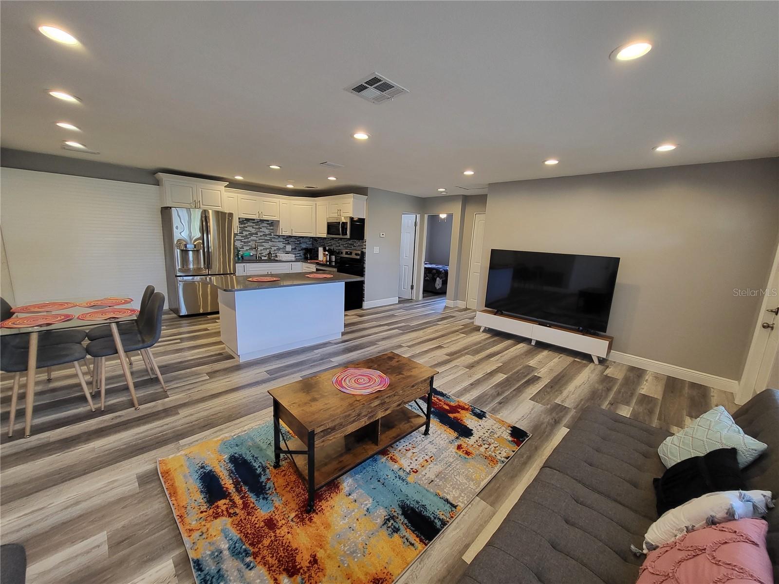 Image 2 of 27 For 5624 Lime Way A